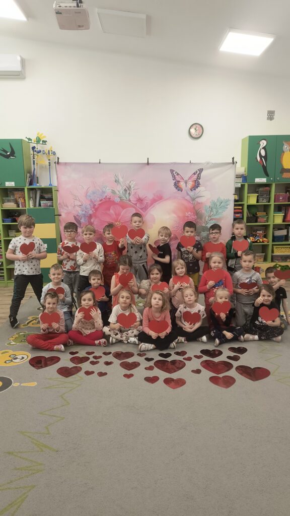 WALENTYNKOWE ZABAWY W PRZEDSZKOLU 1000008882