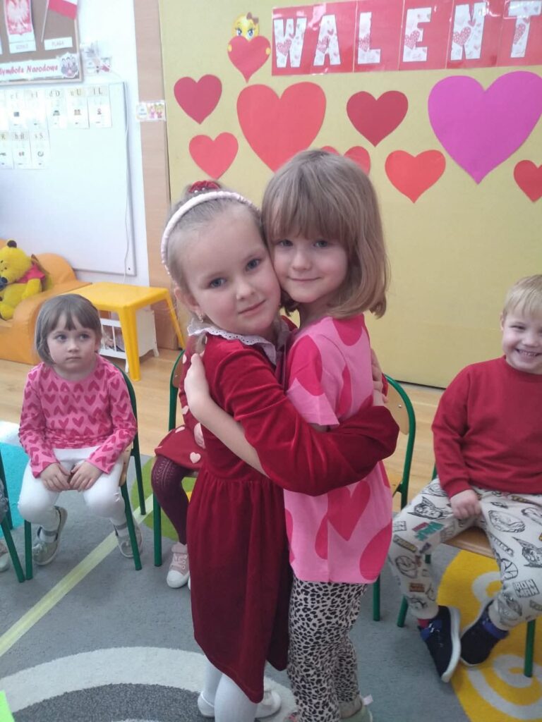 WALENTYNKOWE ZABAWY W PRZEDSZKOLU 1000008922